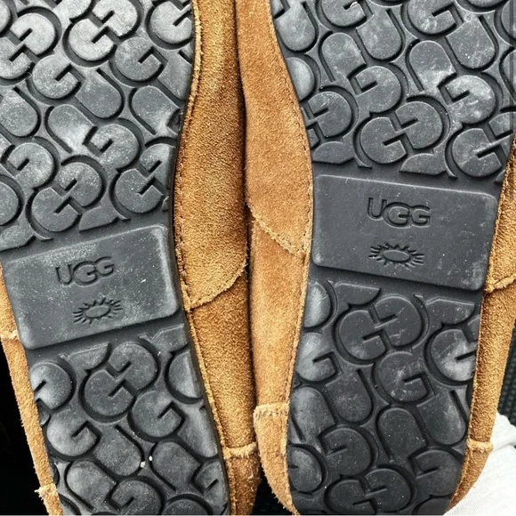 NWOB Ugg slippers - Picture 2 of 5